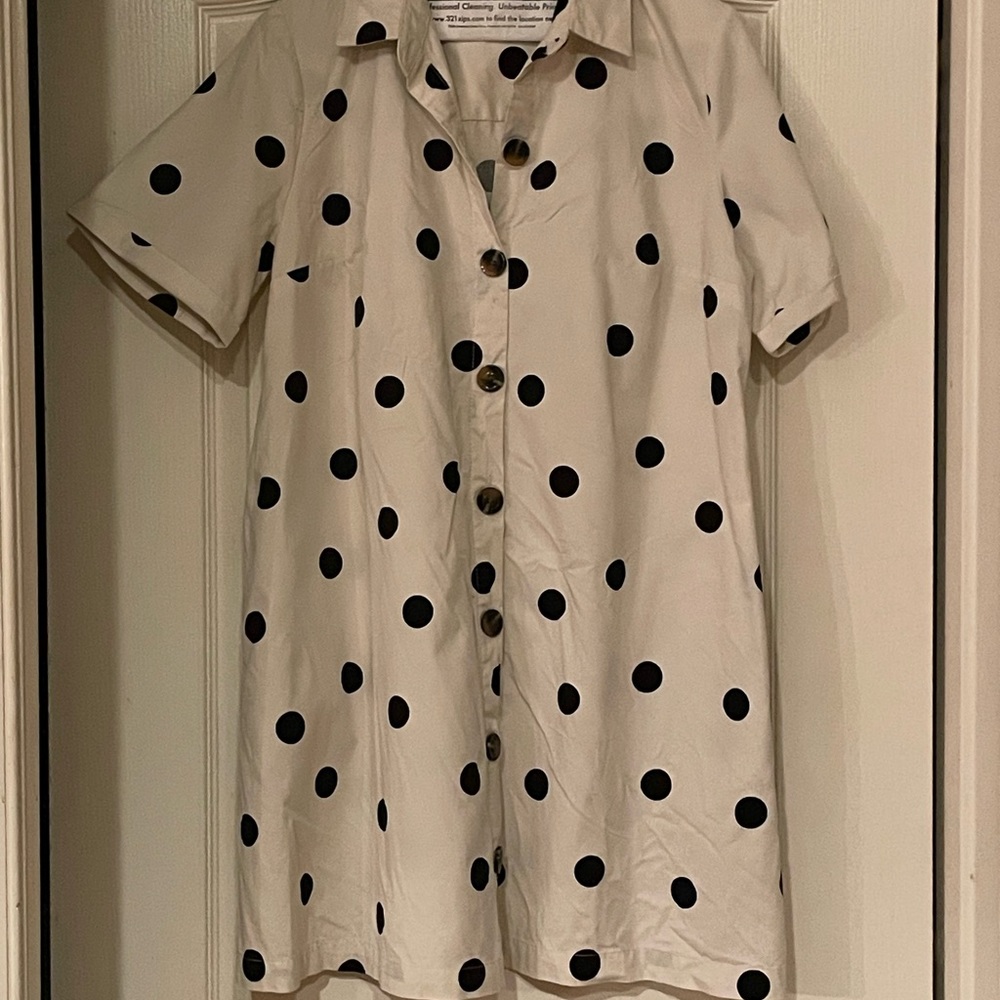 Very cute and fun polka dot dress!